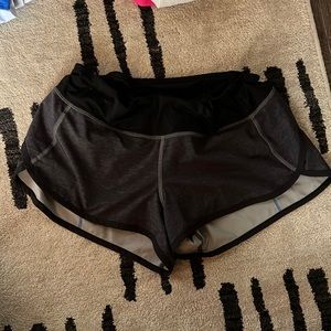 Lululemon Speed up low rise short 2.5”